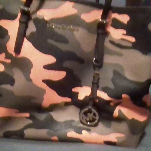 MK orange camo tote - Picture 4 of 5